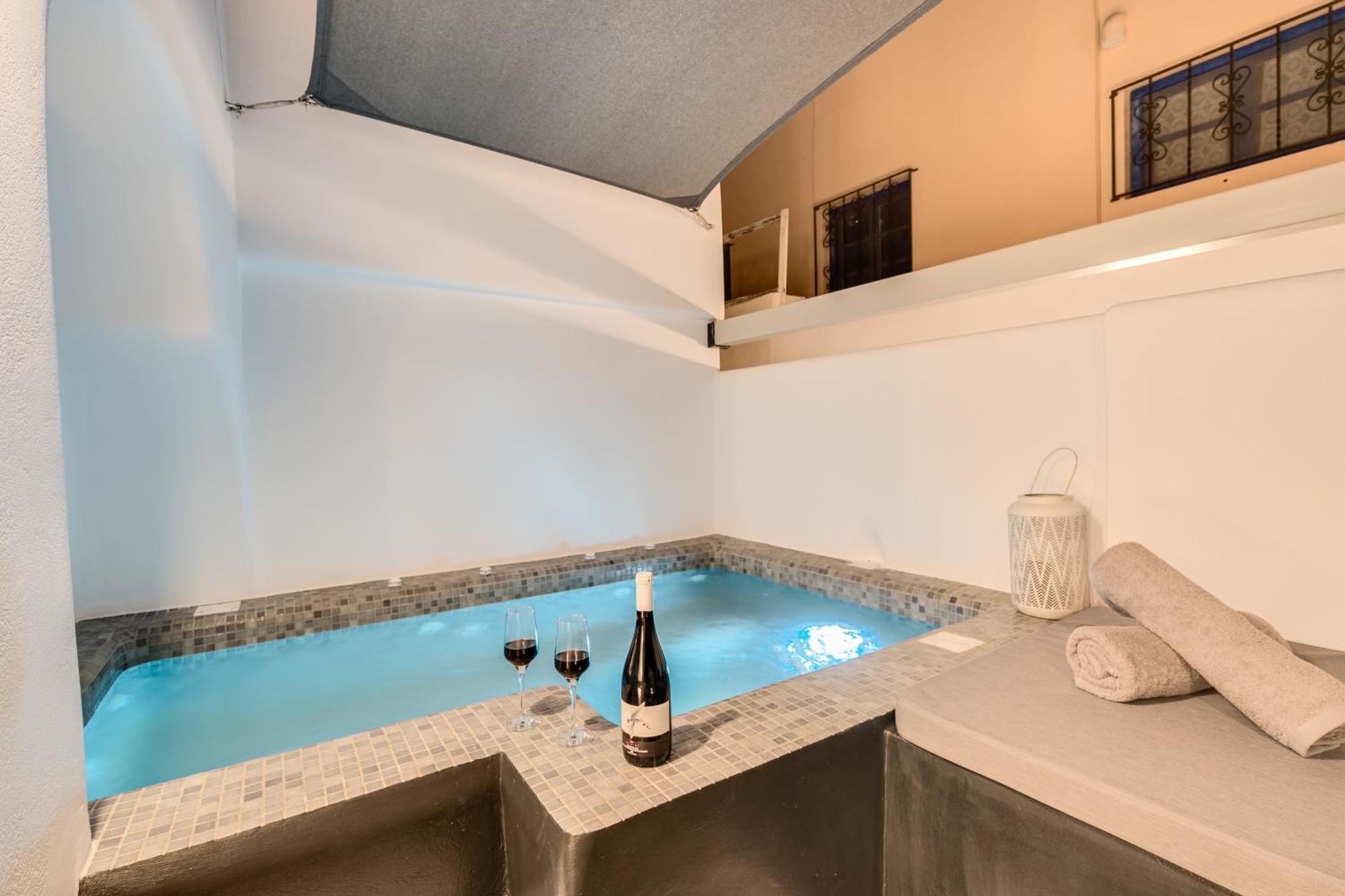Tiara Suites Santorini 산토리니 외부 사진